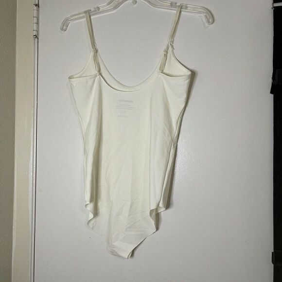 Organic Basics Women's Invisible Cheeky Bodysuit in white ivory size small - Picture 9 of 9